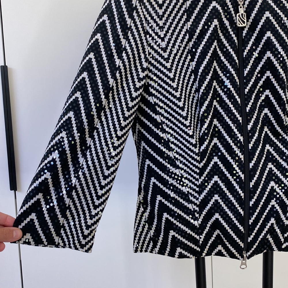 Ladies Joseph Ribkoff Trends Black White Geometric Stripe Zip Up Jacket USA 4/6 - Picture 3 of 8